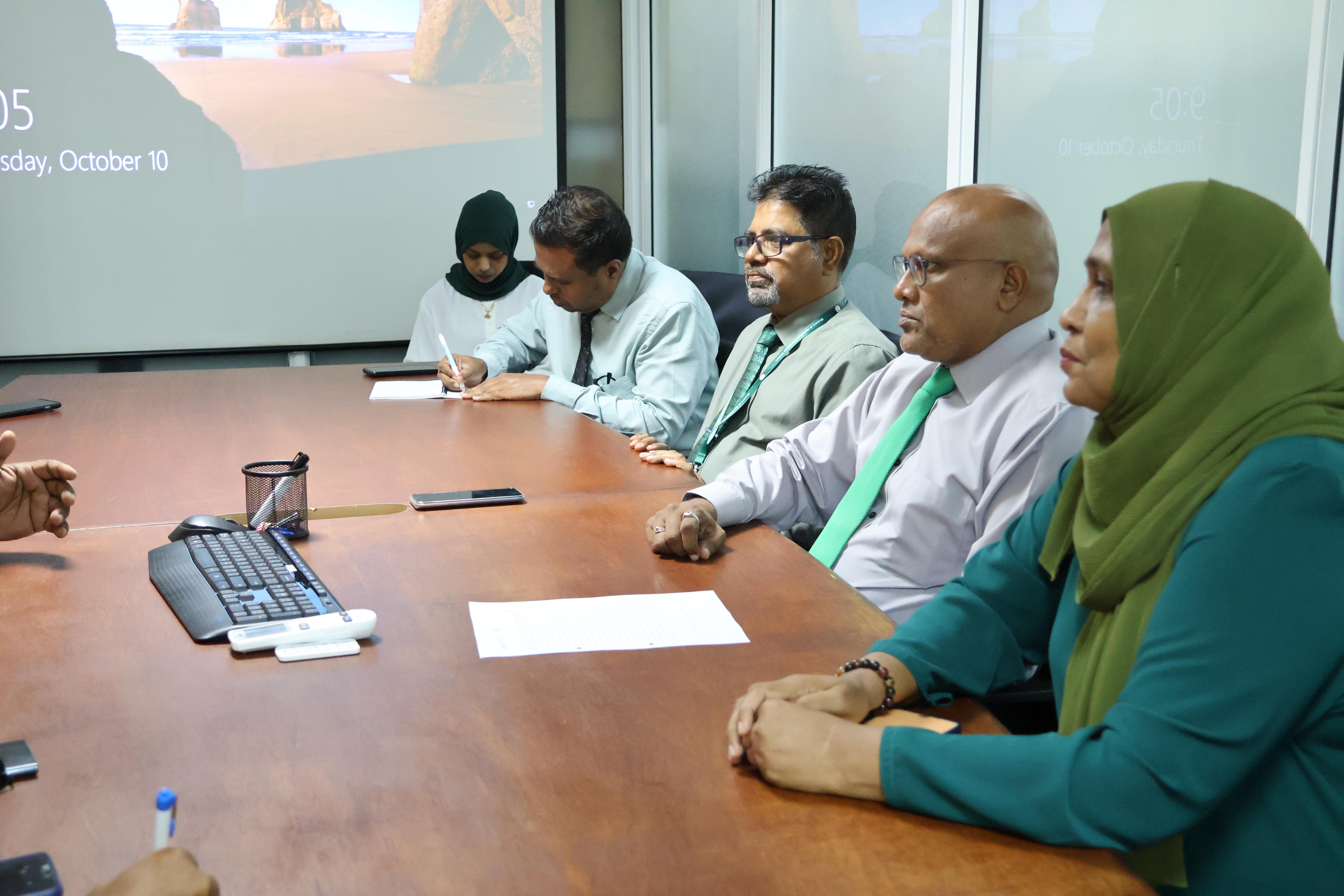 ފިޔޯރީގެ ދަނޑުވެރިކަމުގެ ގޮންޖެހުންތަކާ ގުޅޭގޮތުން މަޝްވަރާކުރުމަށް އެމްޕީ އަޝްރަފް އަދި ކައުންސިލް މެންބަރުން މިނިސްޓްރީއާ ބައްދަލުކުރައްވައިފި