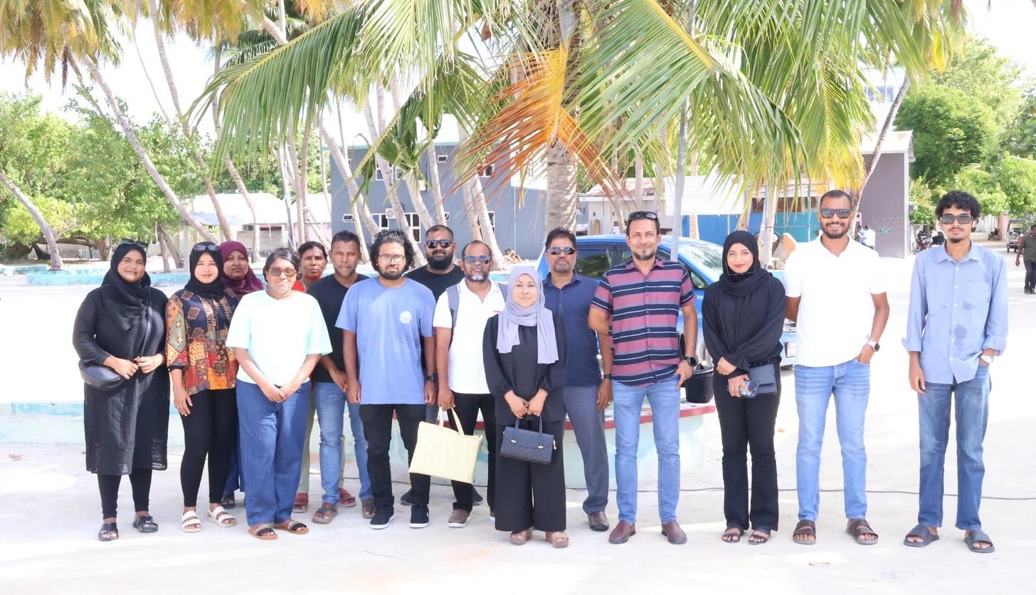 ދަނޑުވެރިކަމުގެ ސެންސަސްގެ ސުވާލު ކަރުދާސް ޓެސްޓު ކުރުމުގެ ގޮތުން ފާފު އަތޮޅުގެ ރަށްތަކަށް ކުރާ ދަތުރުގައި މިނިސްޓަރ ޑރ.އައިޝަތު ރަމީލާ ބައިވެރިވެ ވަޑައިގެންފި
