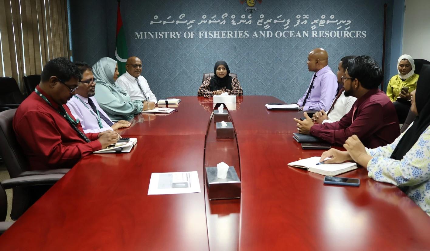 ދަނޑުވެރިންގެ ދުވަހާއި ދުނިޔޭގެ ކާބޯތަކެތީގެ ދުވަސް އެކުގައި ގުޅިގެން ކުރިއަށް ގެންދިއުމާއި ގުޅޭ ގޮތުން އެގްރޯނެޓްގެ އިސް ބޭފުޅުންނާއި މި މިނިސްޓަރ އިސްބޭފުޅުން އބައްދަލުކުރައްވައިފި