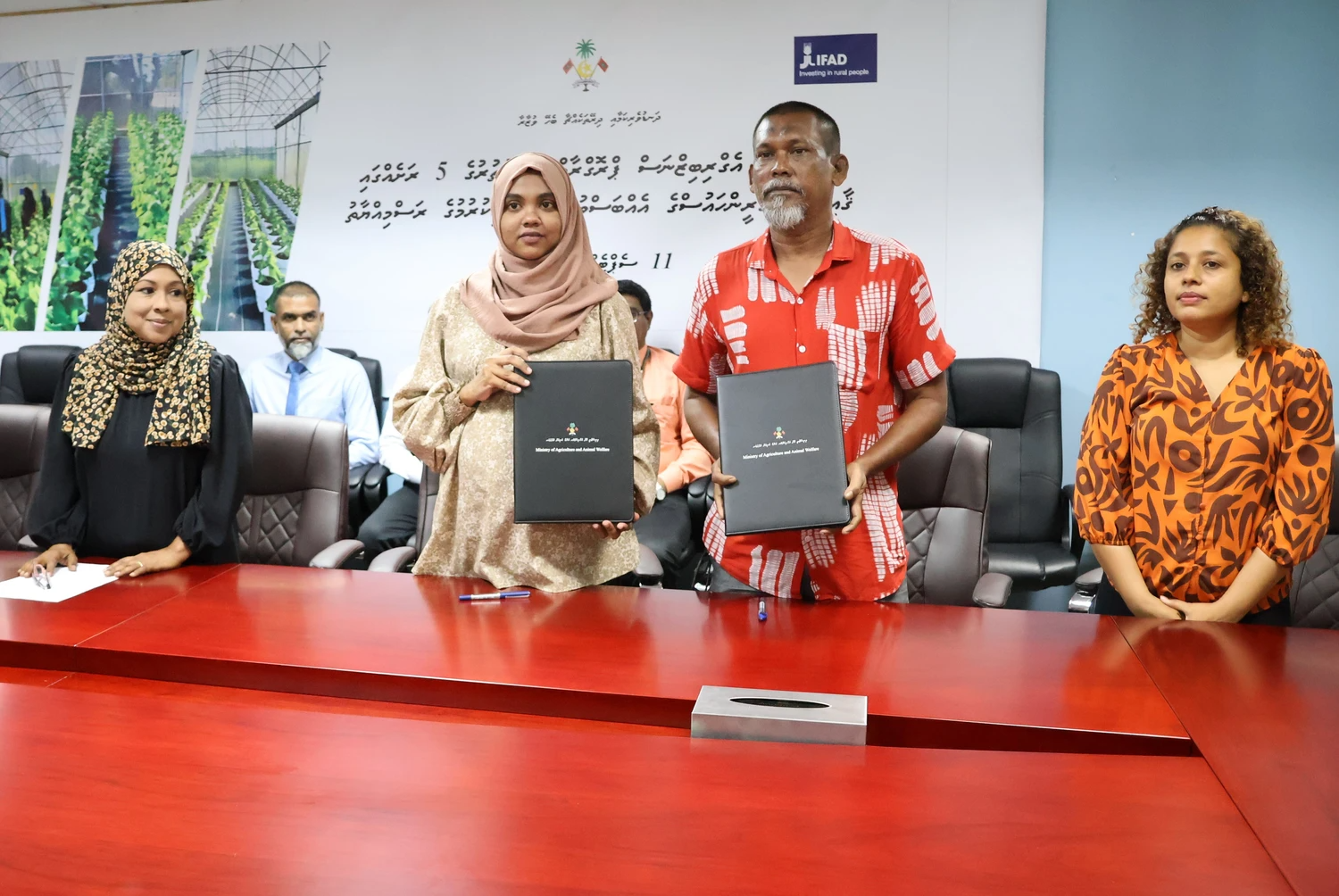 މިނިސްޓްރީ އޮފް އެގްރިކަލްޗަރ އާއި އީފާޑް ގުޅިގެން އުތުރުގެ 5 ރަށެއްގައި ގްރީންހައުސް ގާއިމްކުރުމުގެ އެއްބަސްވުމުގައި ސޮއިކޮށްފި