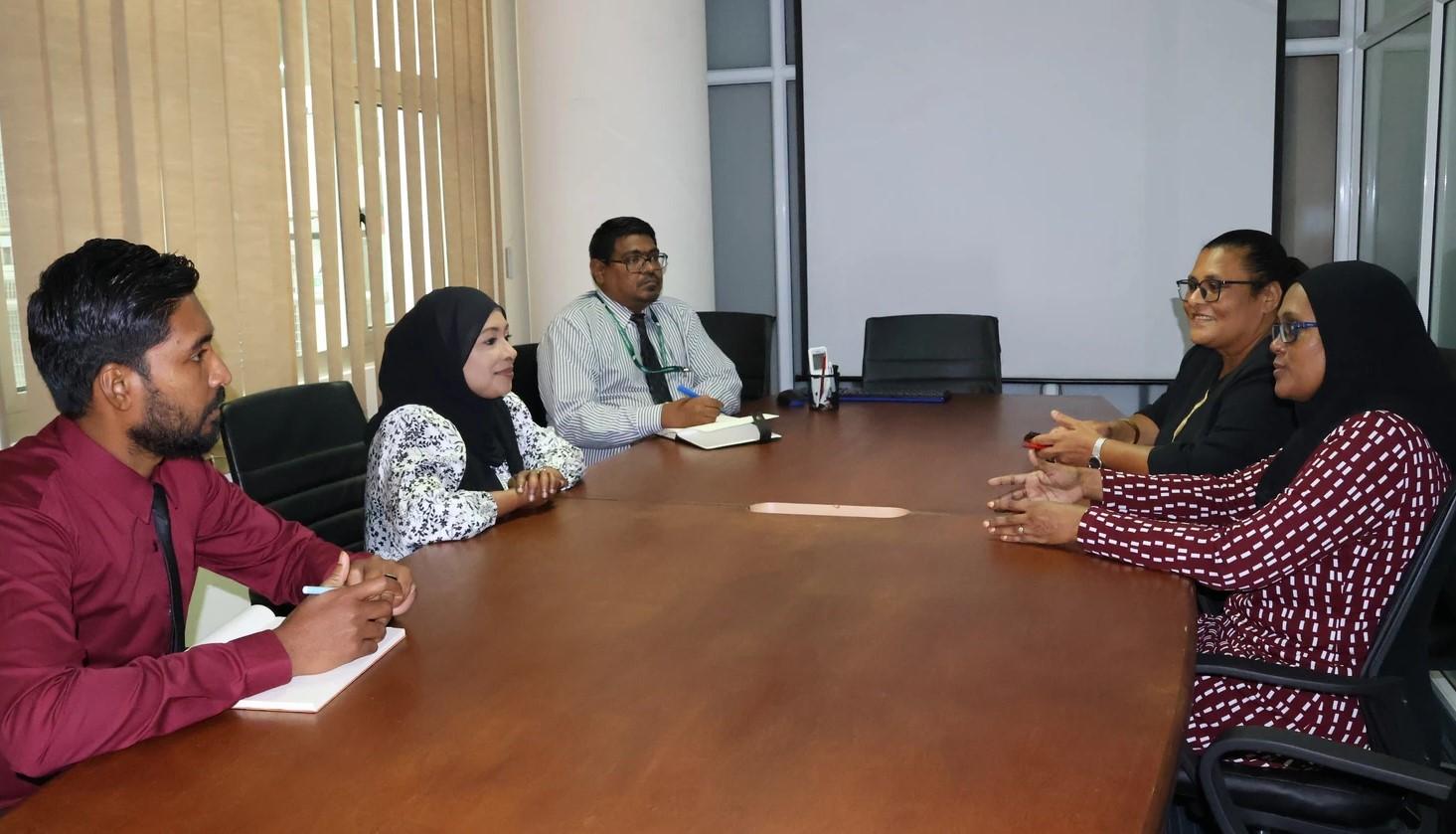 މާލޭގައި ޓެރެސްގާއާއި ގޯތިތެރޭގައި ގަސް ހައްދާ ފަރާތްތަކާއި މިނިސްޓަރ ބައްދަލުކުރައްވައިފި