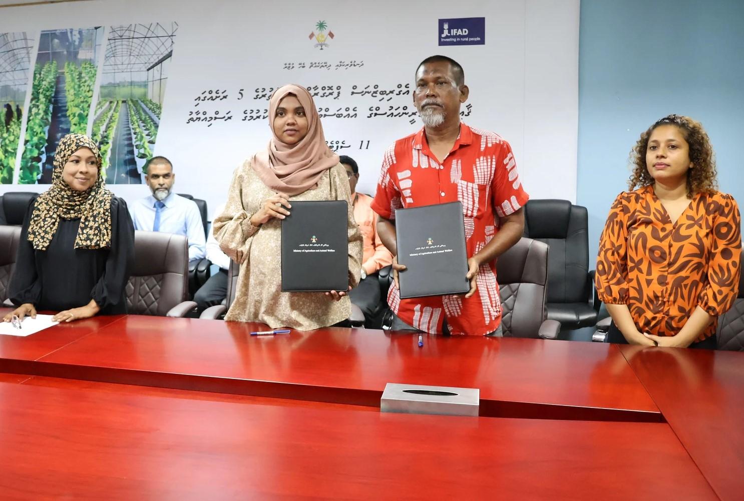 މިނިސްޓްރީ އޮފް އެގްރިކަލްޗަރ އާއި އީފާޑް ގުޅިގެން އުތުރުގެ 5 ރަށެއްގައި ގްރީންހައުސް ގާއިމްކުރުމުގެ އެއްބަސްވުމުގައި ސޮއިކޮށްފި