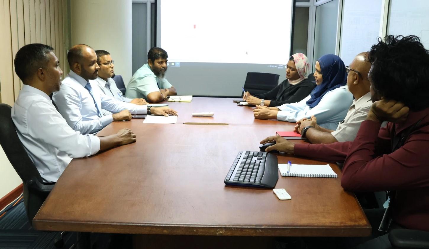 ކެޓް ޝެލްޓަރ އަށް ފެނާއި ނަރުދަމާ އެޅުމާއި ގުޅޭ ގޮތުން އެމްޑަބްލިއުއެސްސީގެ އިސްވެރިންނާއި ބައްދަލުކޮށްފި